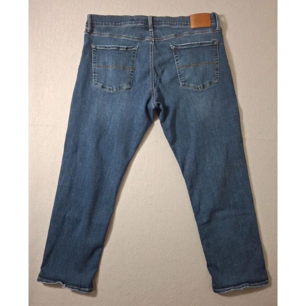 Lucky Brand Jeans Mens 38X30 221 Straight Blue Denim 5 Pocket Whiskered